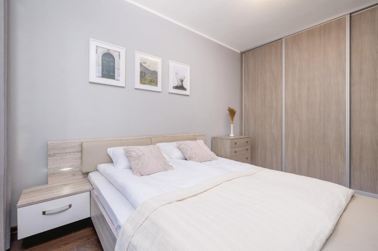 Stylish Korfantego Apartment Next To Spodek By Noclegi Renters คาโตวีตเซ ภายนอก รูปภาพ