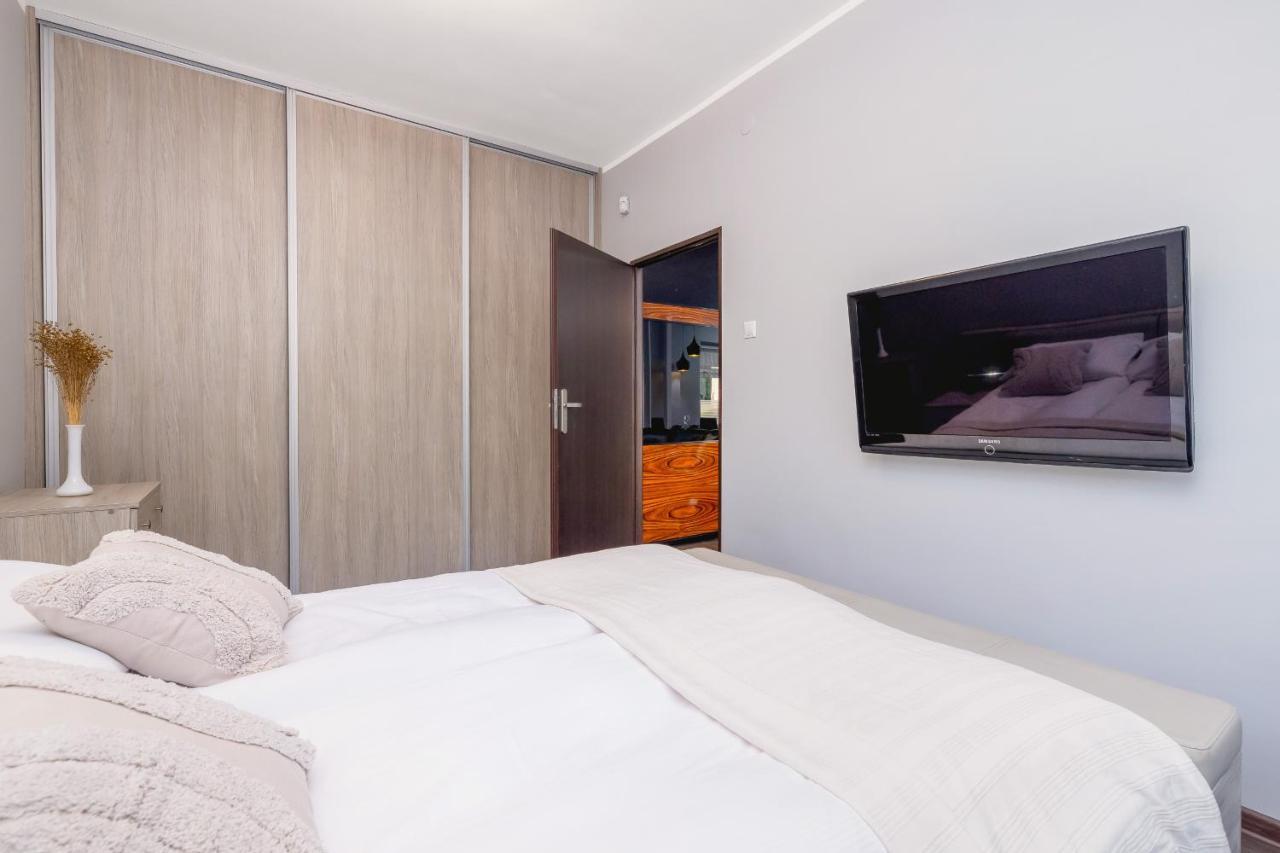 Stylish Korfantego Apartment Next To Spodek By Noclegi Renters คาโตวีตเซ ภายนอก รูปภาพ